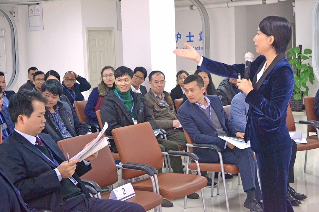 曼彻彼斯举行2019年第一期商务礼仪培训1.JPG