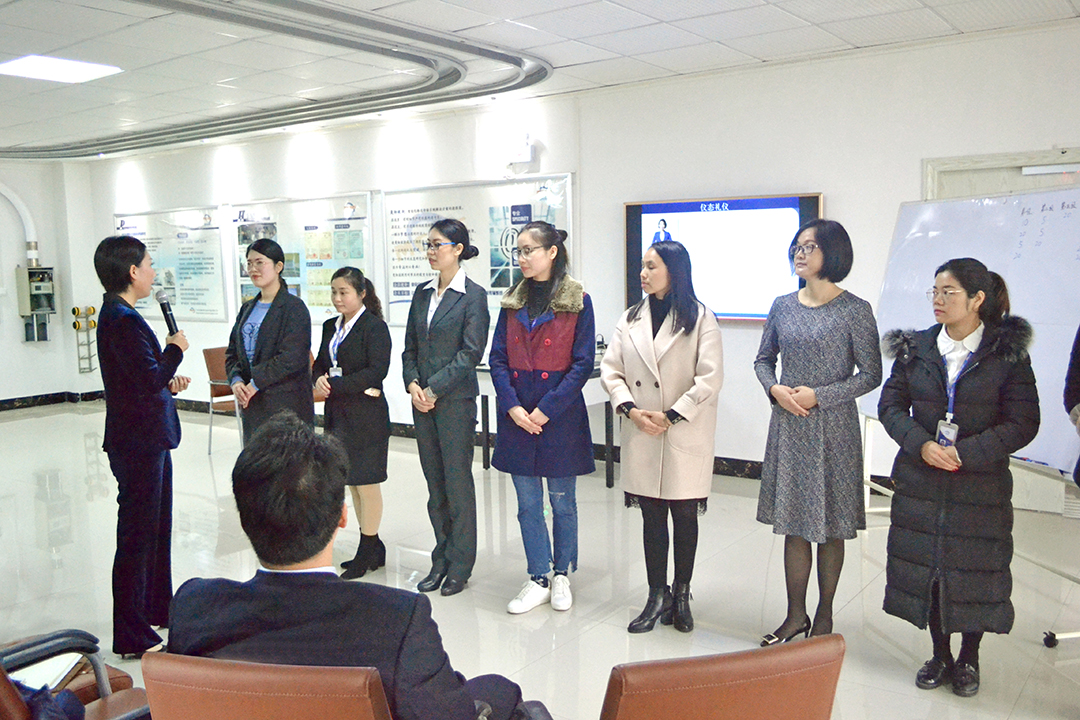 曼彻彼斯举行2019年第一期商务礼仪培训2.JPG
